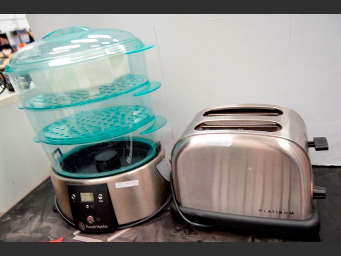 RUSSELL HOBBS FOOD STEAMER & A PLATINUM STAINLESS STEEL 2-SLICE TOASTER [Switch on, untested further]