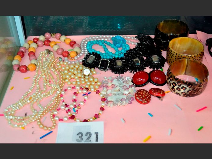 ASSORTED COSTUME JEWELLERY