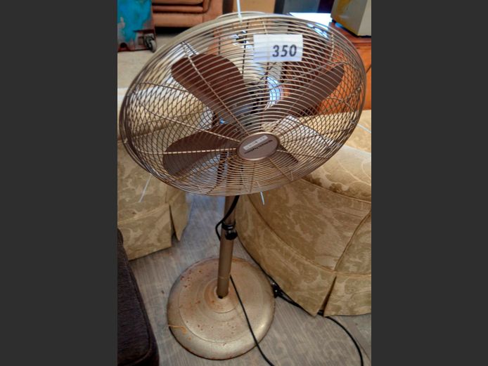 MORPHY RICHARDS CHROME FINISH PEDESTAL FAN [Switches on, rusted]