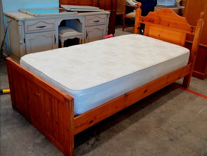 PINE SINGLE BED WITH MATRESS & HEADBOARD