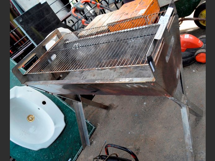 STAINLESS STEEL BRAAI, 90 x 53 x 94cm