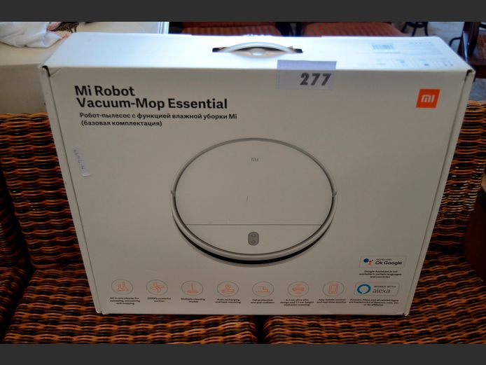 MI ROBOT VACUUM MOP [Switches on]