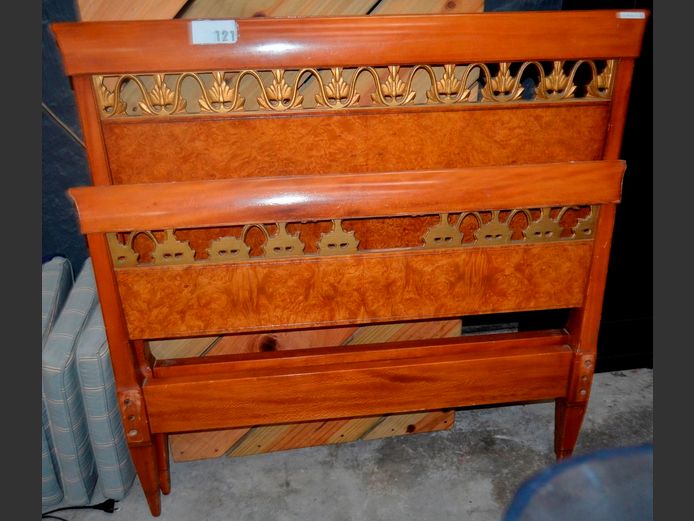 SET WALNUT & MAHOGANY SINGLE HEAD- & FOOTBOARD [Needs some TLC]