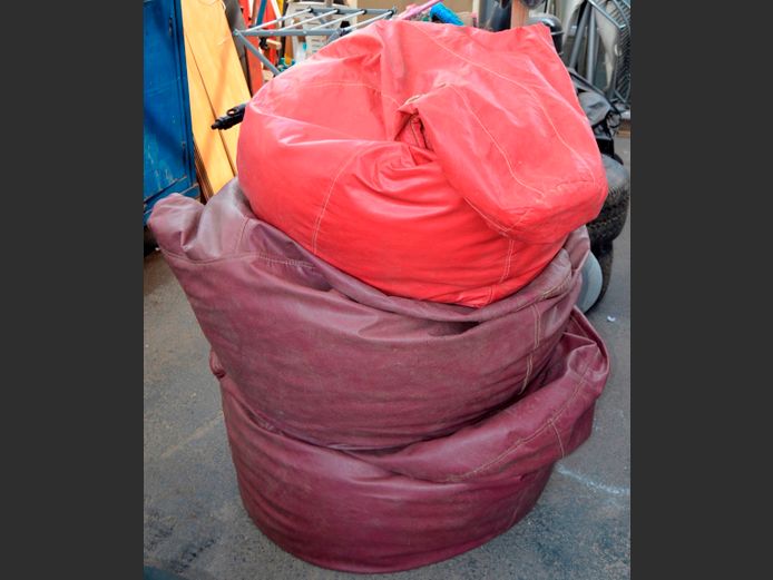 LOT OF 3: POUFFES [3,4]