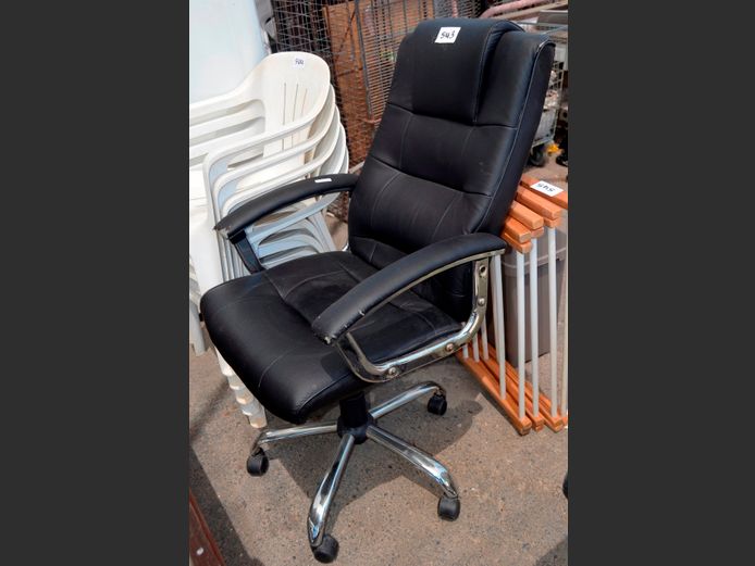 SWIVEL OFFICE CHAIR