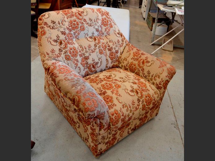 BROWN & BEIGE FLORAL UPHOLSTERED ARMCHAIR [Needs a clean]