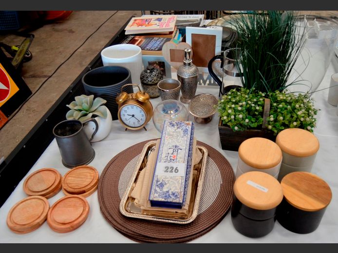 EVERLASTING FLOWERS, POTS, PLACEMATS, SOAP DISPENSER, etc