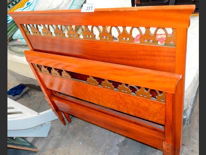 WALNUT & MAHOGANY SINGLE HEAD- & FOOTBOARD