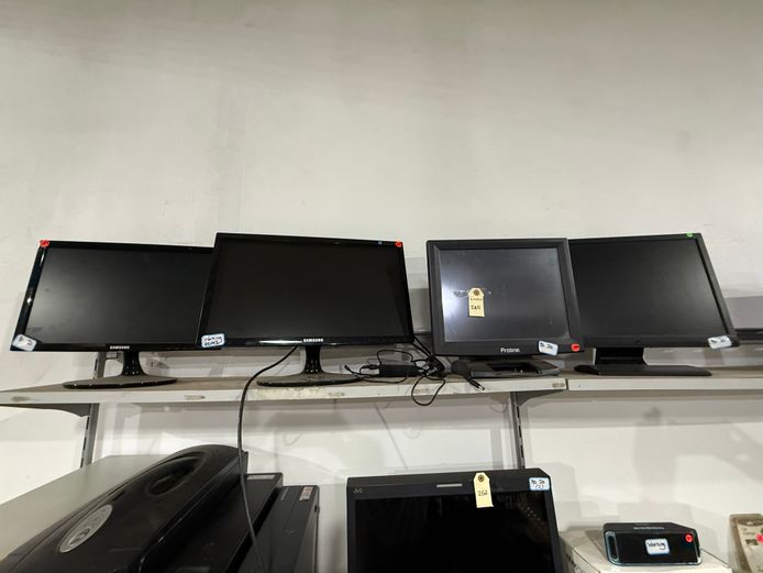 Lot of 4 Monitors 