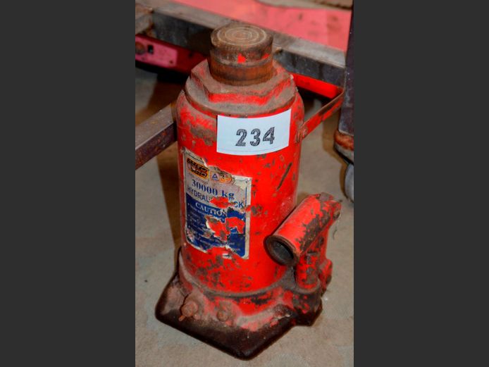 RED 3-TON BOTTLE JACK