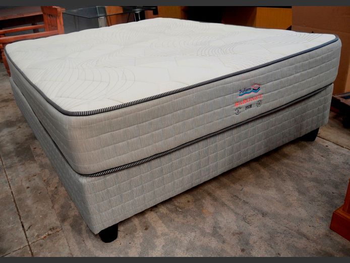 TRUFORM BARONET QUEEN SIZE BED BASE & MATTRESS SET