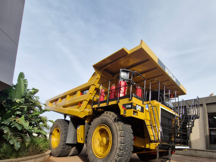 CAT 777D Dump truck 