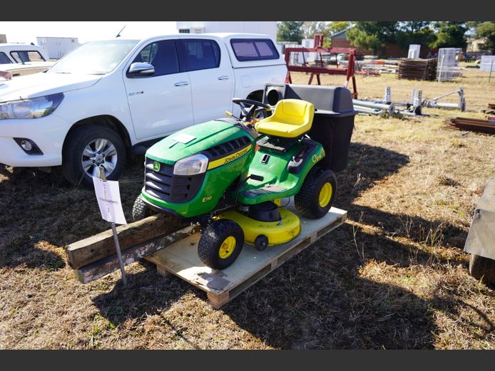 Ride on Mower JD grassnyer