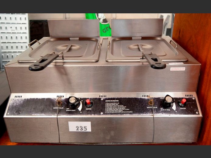 STAINLESS STEEL TABLE TOP 2-BURNER GAS CHIP FRYER, 62 x 46 x 27cm [Untested]