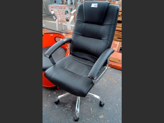 BLACK LEATHER TOUCH SWIVEL OFFICE CHAIR [ Peeling]