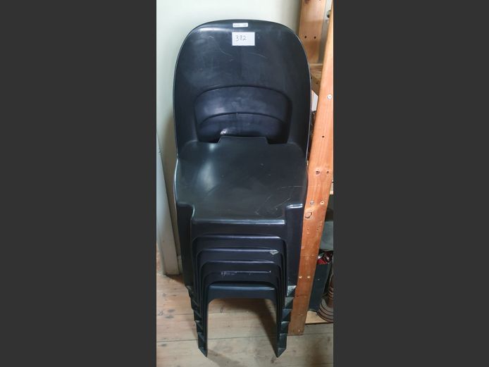 SET OF 6 BLACK PLASTIC PATIO CHAIRS