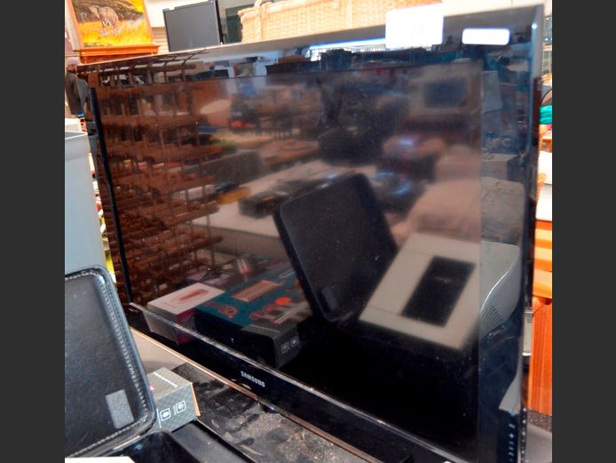 SAMSUNG 40" LCD TV [Faulty] ### LICENCE PLEASE ###