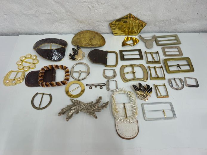 Collection of Vintage Assorted Belt Buckles & Fashion Fasteners
