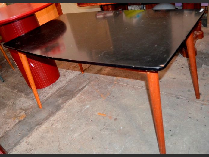 RETRO BLACK TOP 6-SEATER DINING TABLE ON OAK LEGS, 137 x 83 x 73cm