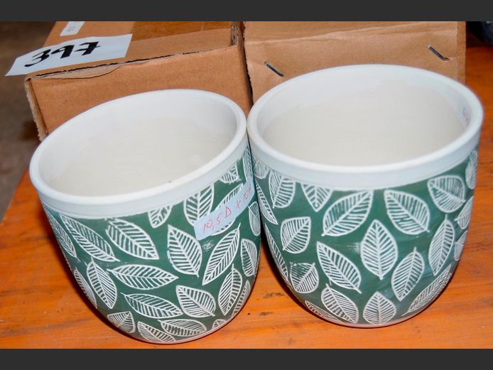 PAIR CERAMIC GREEN LEAF DECORATED PLANTERS, 10.5 x 10cm