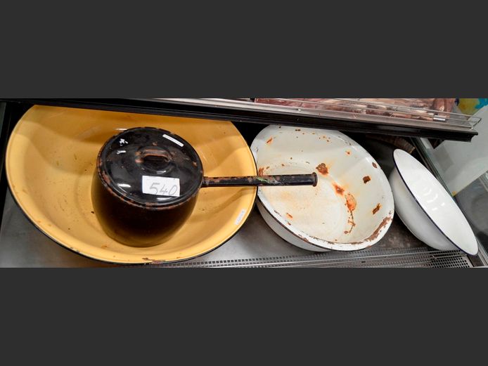 VINTAGE ENAMEL: BASINS & POT WITH LID