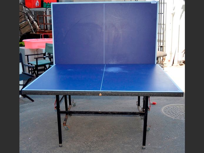 SNT TABLE TENNIS TABLE & 2 x PAIRS BATS