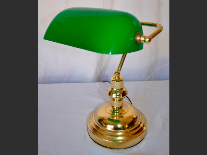 BRASS BANKER'S LAMP WITH GREEN GLASS SHADE, 27 x 17 x 36cm