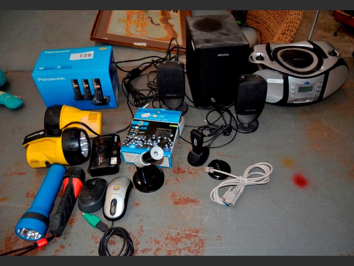 WHARFDALE PORTABLE CD PLAYER, MACROLAB COMPUTER SPEAKERS, FLASHLIGHTS, etc [Switch on, untested further]