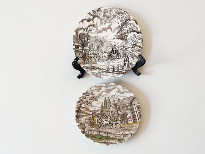 Royal Mail Fine Staffordshire Ironstone Coaching Scene Plates - Set of 2