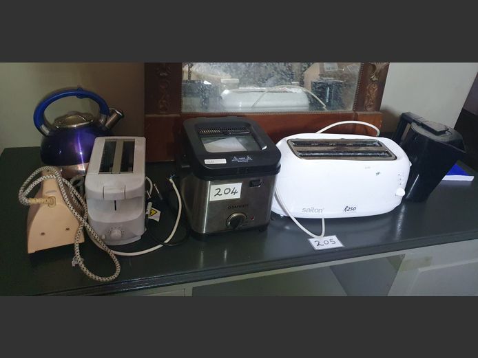 LOT: SAFEWAY TABLE TOP CHIP FRYER, TOASTERS, etc