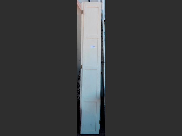 LOT OF 16: WHITE PAINTED CUPBOARD DOORS, 230 x 31cm