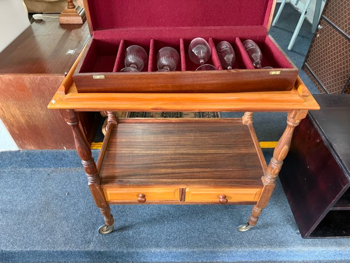 Drinks Trolley + Glasses 
