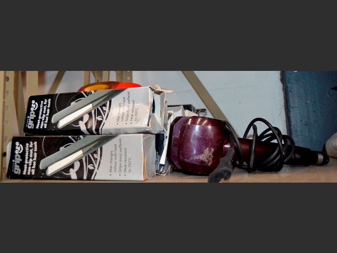 LOT: BABYLISS HAIR CURLER & 12 x GRIPEZE HAIR IRON SILICONE MATS [Switch on]