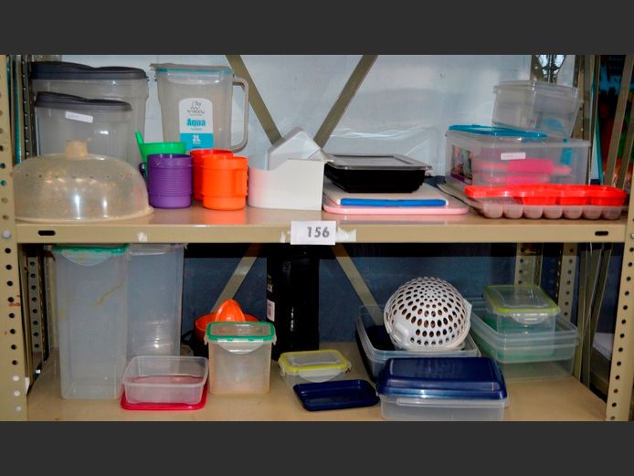 LOT ON 2 SHELVES: PLASTIC STORAGE CONTAINERS WITH LIDS, ICE BUCKET, etc