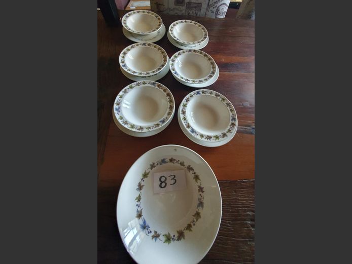 D & G MEAKIN CAKE PLATES, DESSERT BOWLS, etc