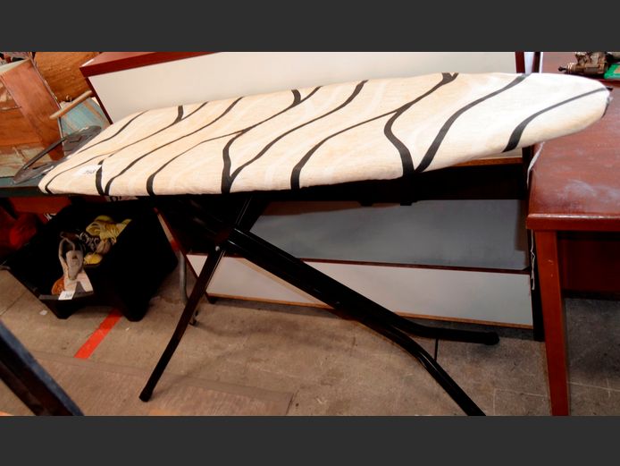 METAL IRONING BOARD