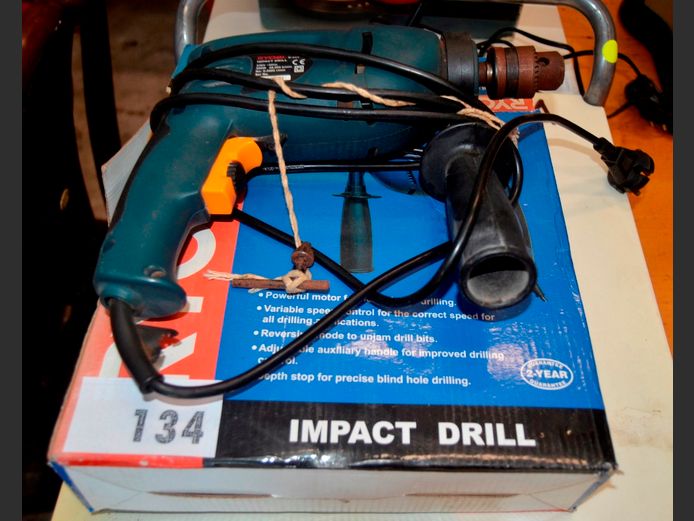 RYOBI IMPACT DRILL [Switches on]
