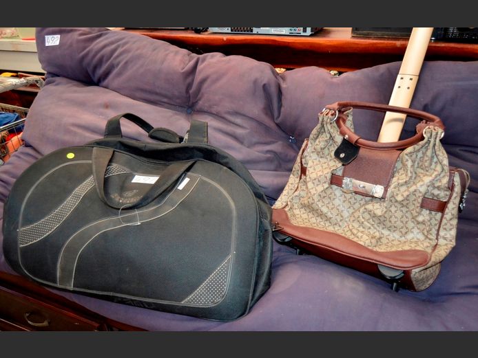 TRAVEL BAG & A SHOPPING BAG TROLLEY [51,55]