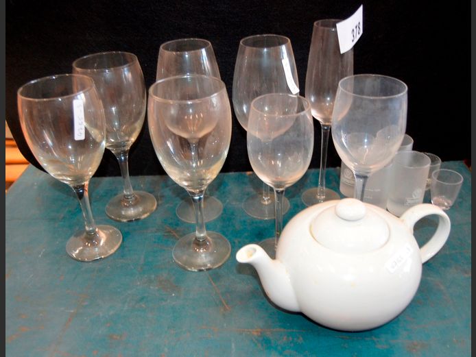 ASSORTED DRINKING GLASSES & A TEAPOT