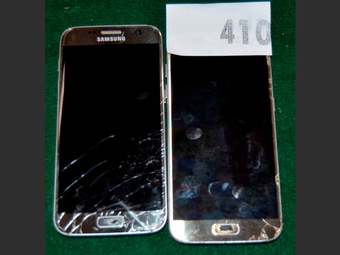 LOT: SAMSUNG SMART PHONE & ANOTHER [Damaged]