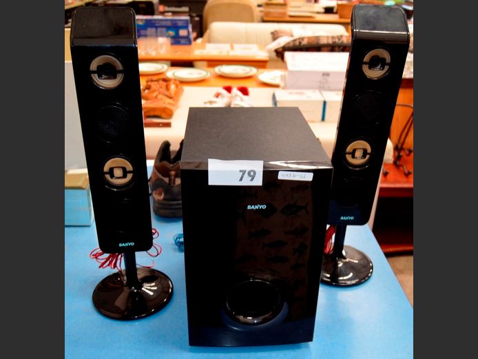 PAIR SANYO SURROUND SOUND SPEAKERS WITH SUBWOOFER [Untested]