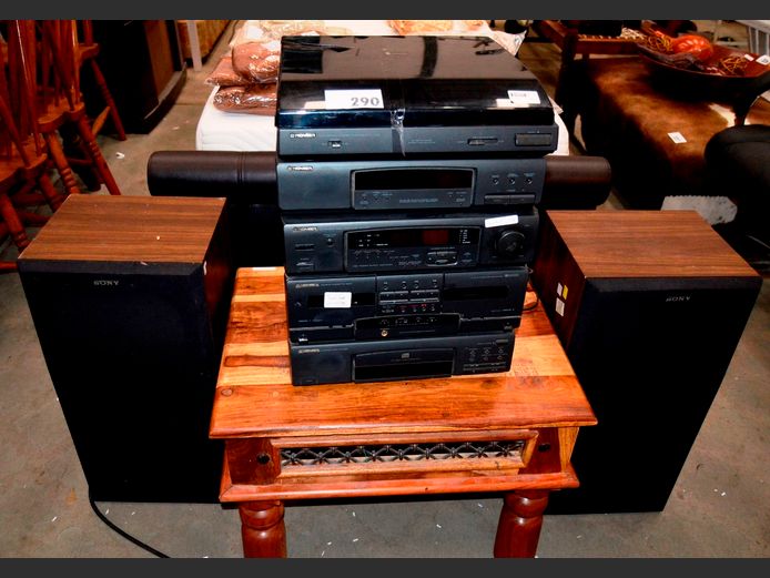 PIONEER STACK HI-FI WITH PAIR SONY SPEAKERS [Switches on, tape deck not working]