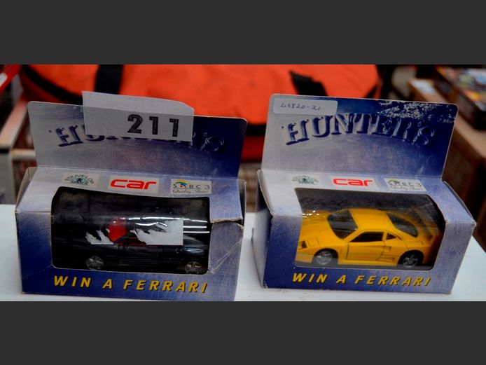 LOT OF 2: FERRARI MODEL CARS
