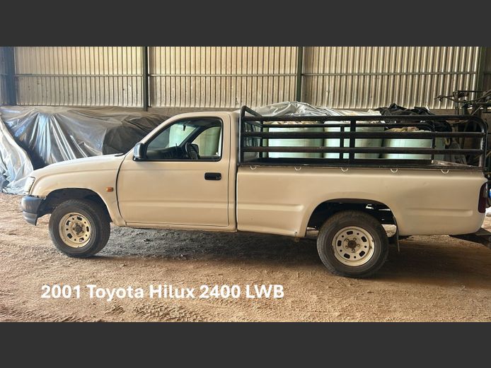 2001 Toyota Hilux 2.4 Enkelkajuit (LWB)