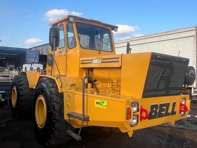 BELL 2406 Tow Tractor