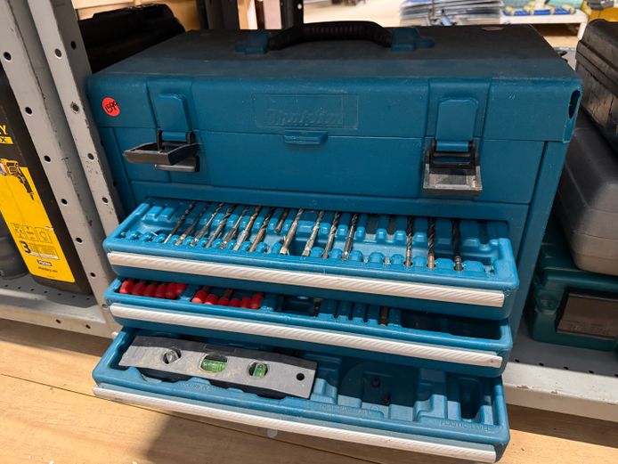 Makita Toolbox with 3 trays and tools - Top compartment is empty