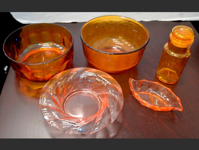 LOT: GLASS BOWLS