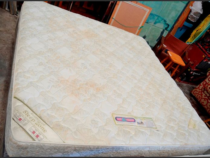 REST ASSURED YORK ORTHOPAEDIC KING SIZE MATTRESS