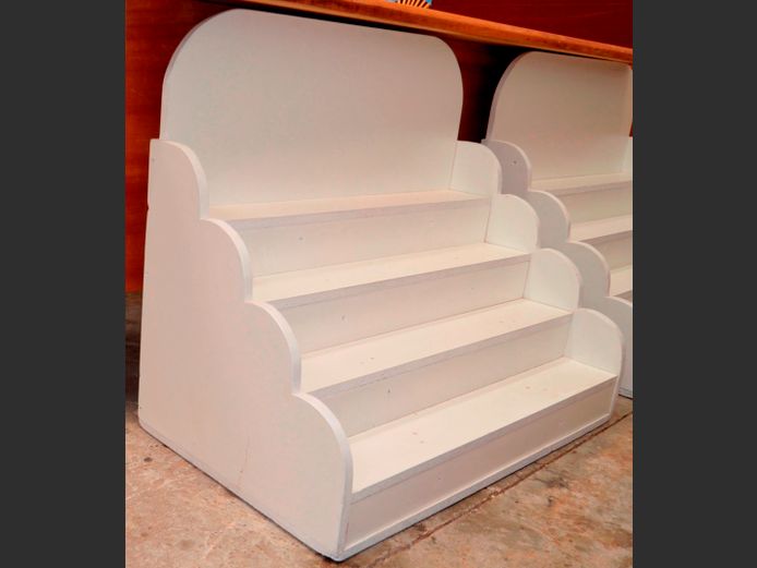 WHITE PAINTED DISPLAY SHELF, 85 x 48 x 72cm