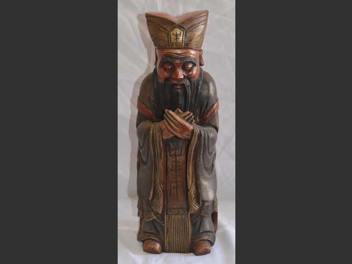 ANTIQUE CARVED FIGURE OF CONFUCIUS, 46cm High